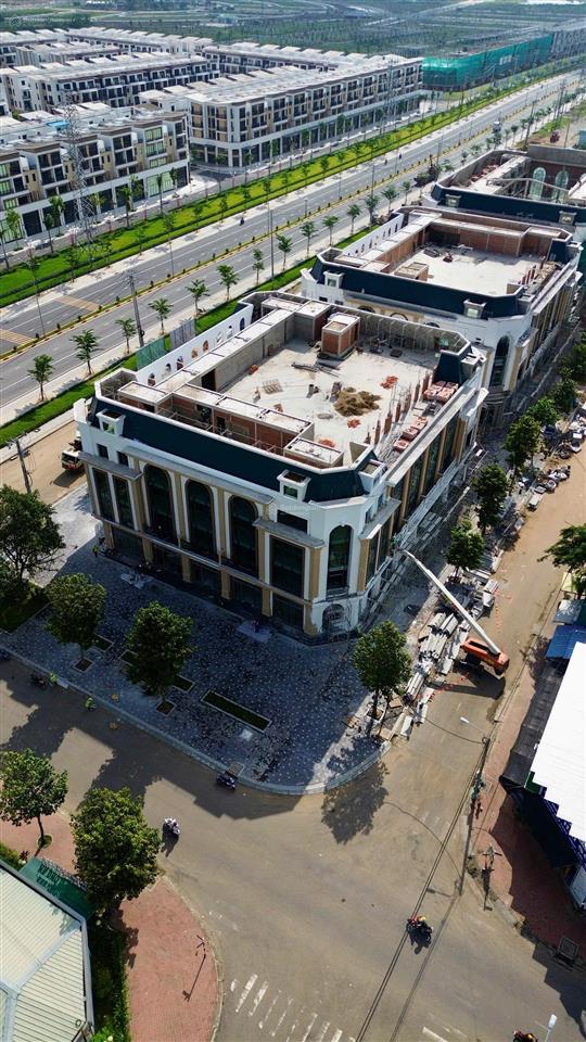 Hạ giá bán nền 100m2 gần trung tâm thương mại t@t, đường lớn, vị trí đẹp. 0936 777 ***