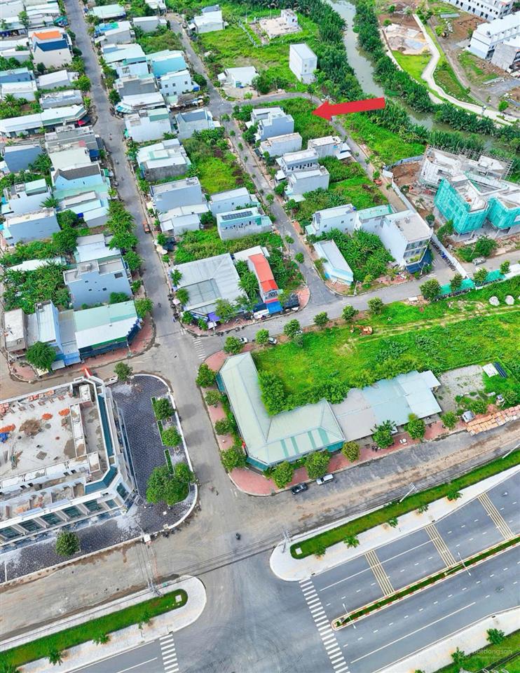 Hạ giá bán nền 100m2 gần trung tâm thương mại t@t, đường lớn, vị trí đẹp. 0936 777 ***
