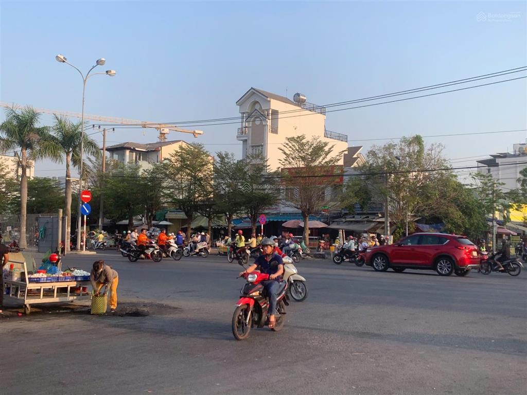 Bán nền đất liền kề kcn long hậu, cách bến thành chỉ 18km giá ngộp ngân hàng.gần chợ, gần đường lớn