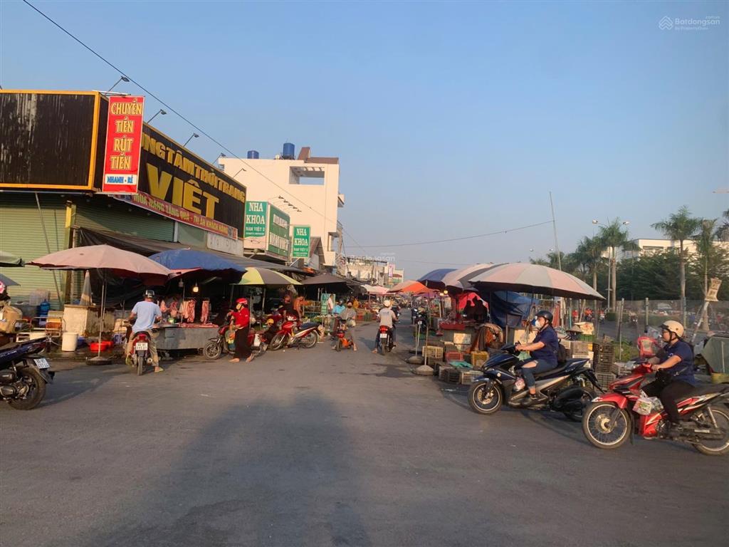 Bán nền đất liền kề kcn long hậu, cách bến thành chỉ 18km giá ngộp ngân hàng.gần chợ, gần đường lớn