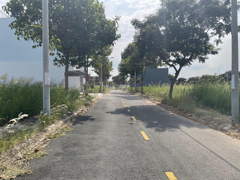 Bán nền kdc sài gòn village, gần the 826ec giá ngộp ngân hàng.  0936 777 ***