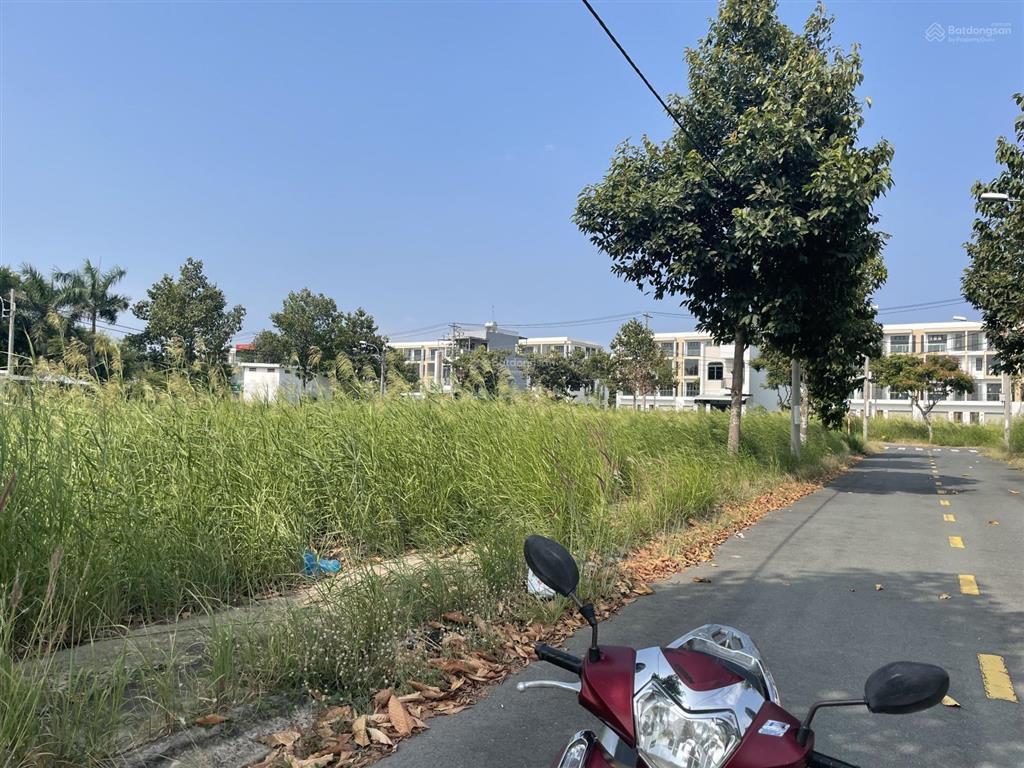 Bán nền kdc sài gòn village, gần the 826ec giá ngộp ngân hàng.  0936 777 ***