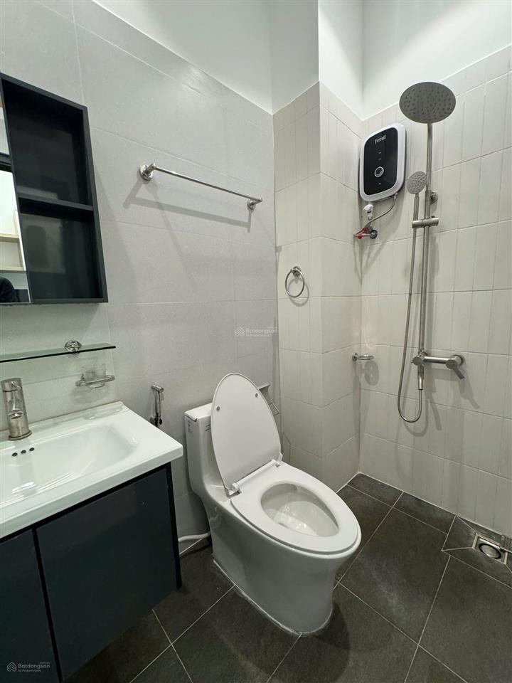 Căn hộ tách bếp 40m2 ban công full nội thất ngay ung văn khiêm gần ngã tư hàng xanh.  0931 896 ***