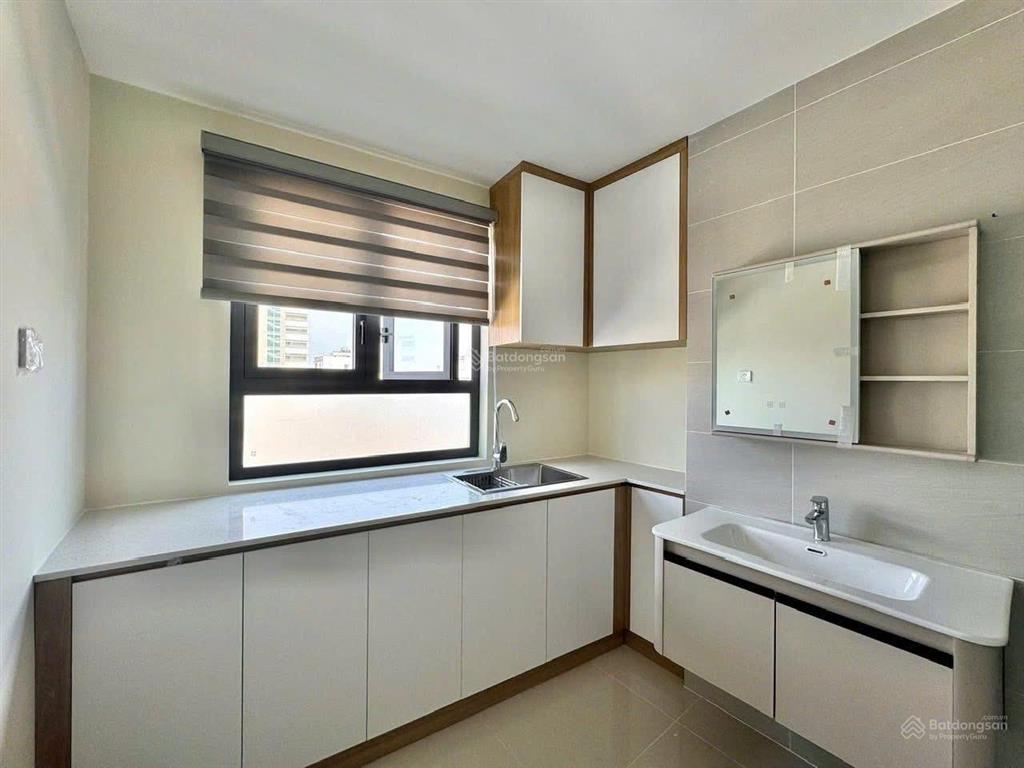 Cho thuê căn hộ 40m2 ung văn khiêm  bình thạnh ban công thoáng full nội thất gần hutech, uef