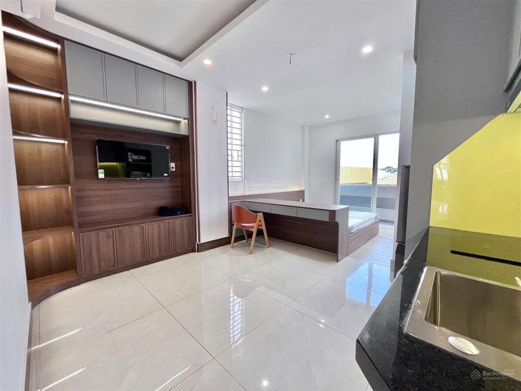 Cho thuê căn hộ 40m2 ban công thoáng full nội thất ngay khu phan xích long gần quận 1, quận 3