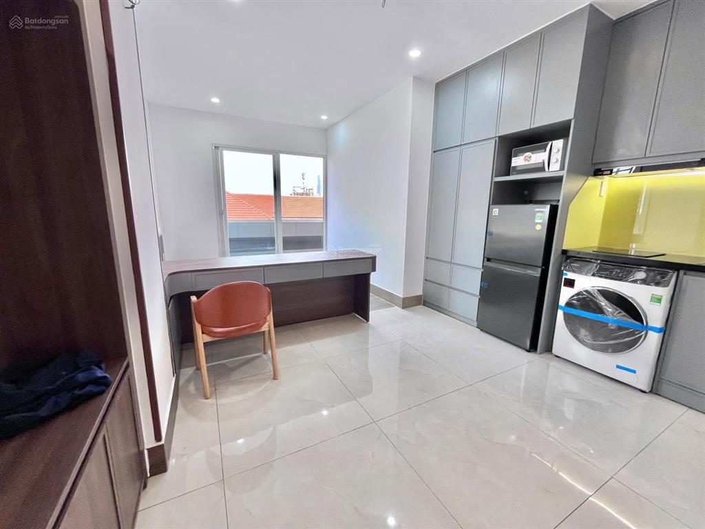 Cho thuê căn hộ 40m2 ban công thoáng full nội thất ngay khu phan xích long gần quận 1, quận 3