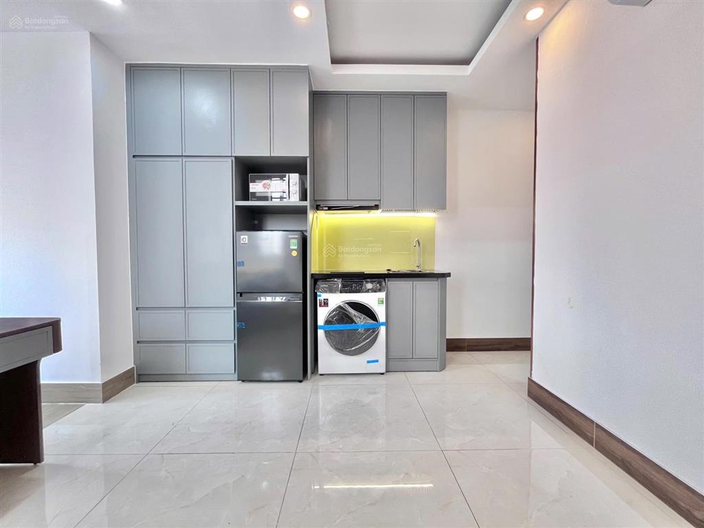 Cho thuê căn hộ 40m2 ban công thoáng full nội thất ngay khu phan xích long gần quận 1, quận 3