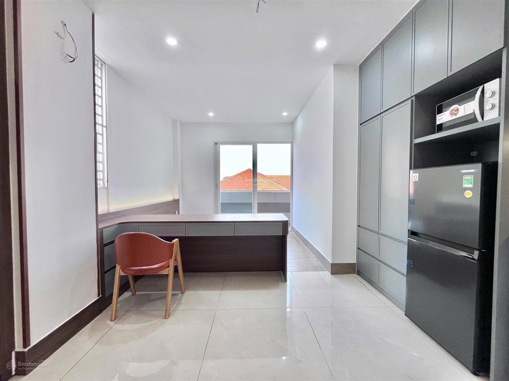 Cho thuê căn hộ 40m2 ban công thoáng full nội thất ngay khu phan xích long gần quận 1, quận 3