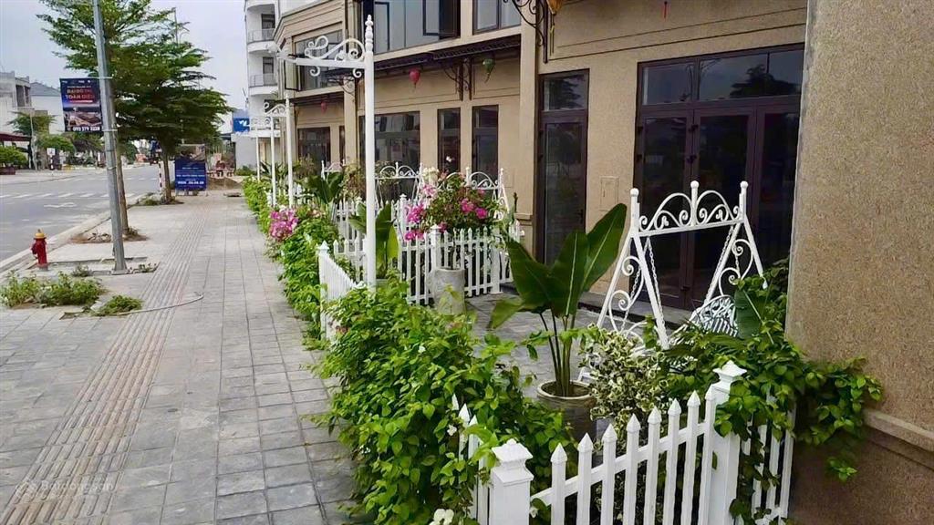 Cắt lỗ thật lô fecon khu tái định cư quảng trường