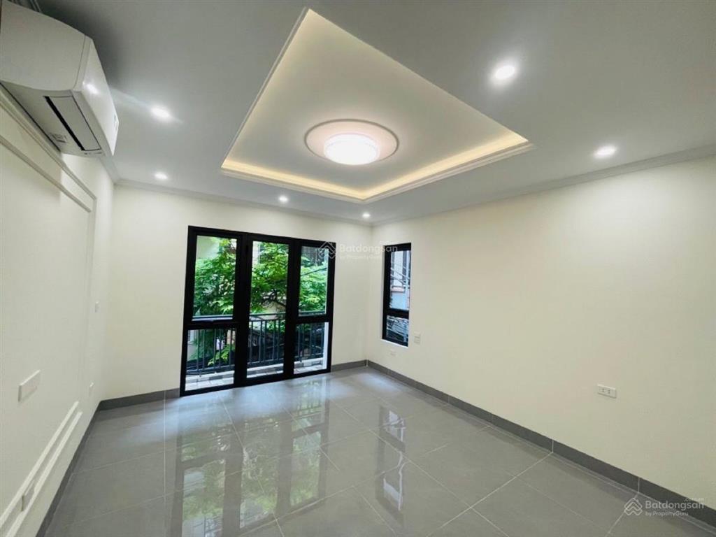 Hiếm! văn cao, ba đình 38,63m thang máy 8,8 tỷ, nhà đẹp ở luôn,
