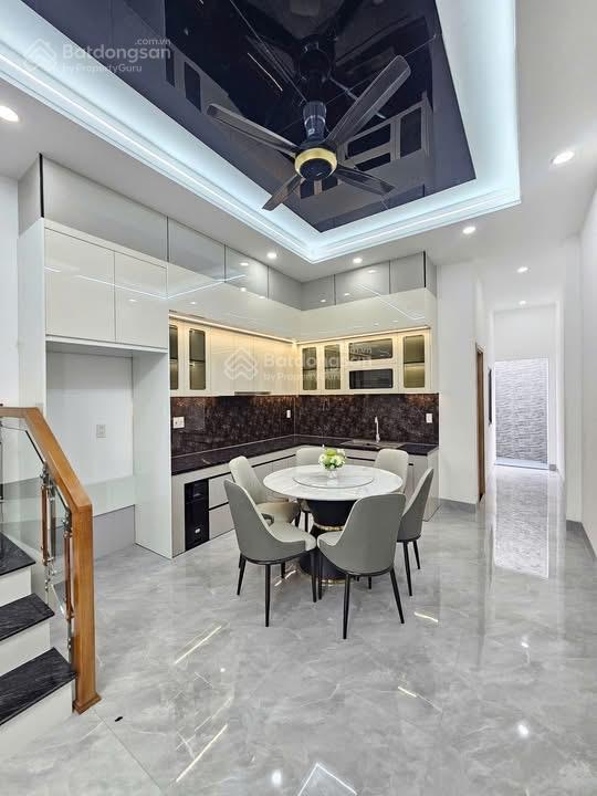 Do chuyển công tác, gia đình bán nhà giang văn minh kim mã ba đình 62.12m 4 tầng 7,76 tỷ tl