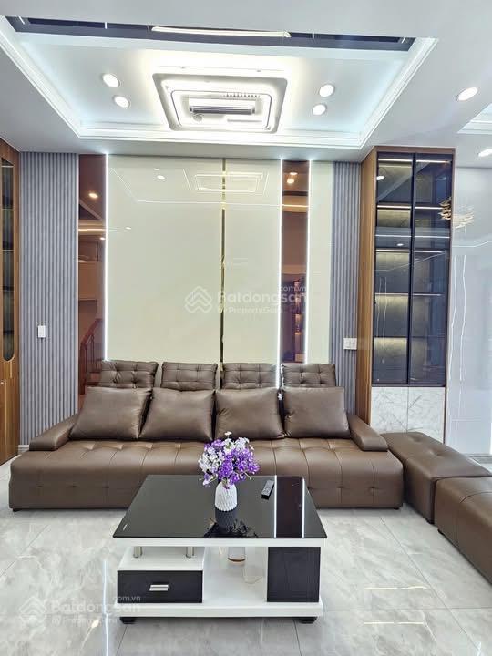 Do chuyển công tác, gia đình bán nhà giang văn minh kim mã ba đình 62.12m 4 tầng 7,76 tỷ tl