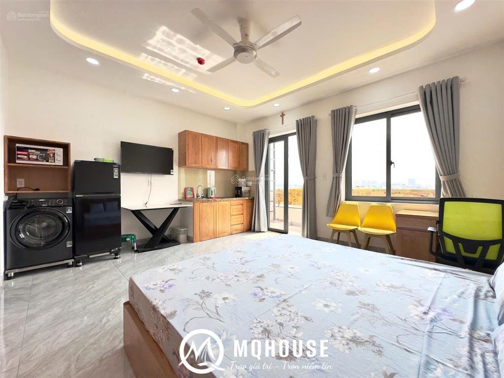 Siêu phẩm trống lại  studio với diện tích lớn 40m2  toà nhà thang máy ban công