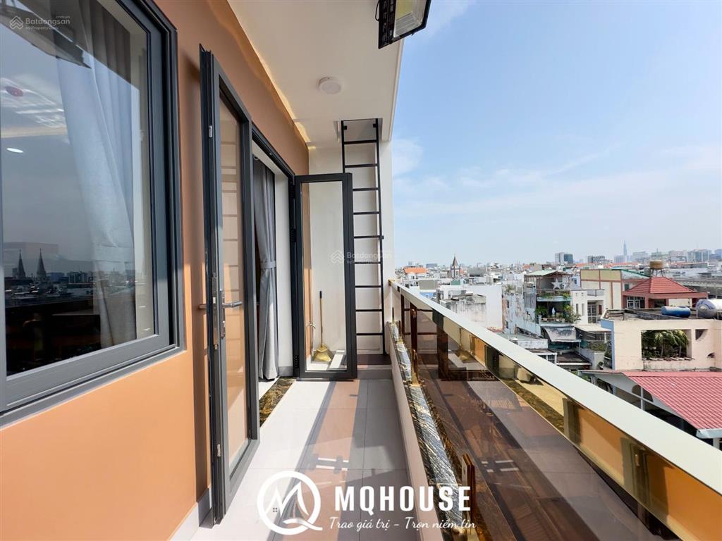 Siêu phẩm trống lại  studio với diện tích lớn 40m2  toà nhà thang máy ban công