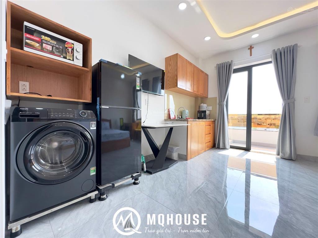 Siêu phẩm trống lại  studio với diện tích lớn 40m2  toà nhà thang máy ban công