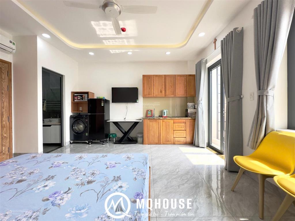 Siêu phẩm trống lại  studio với diện tích lớn 40m2  toà nhà thang máy ban công