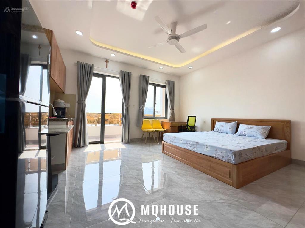Siêu phẩm trống lại  studio với diện tích lớn 40m2  toà nhà thang máy ban công