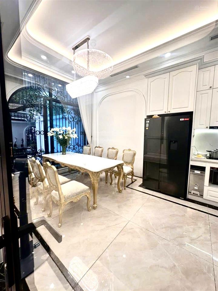 Bán siêu biệt thự mỹ đình 1, 106m2, 6 tầng thang máy, nội thất dát vàng, phong thủy tốt, giá 50 tỷ.