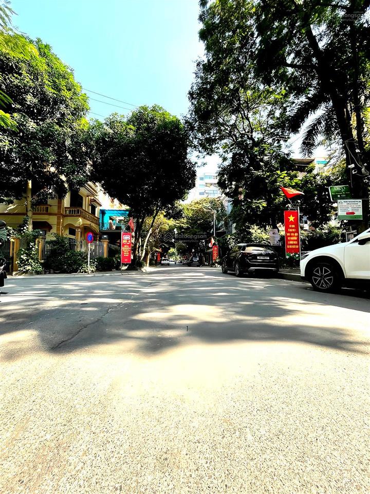 Bán siêu biệt thự mỹ đình 1, 106m2, 6 tầng thang máy, nội thất dát vàng, phong thủy tốt, giá 50 tỷ.