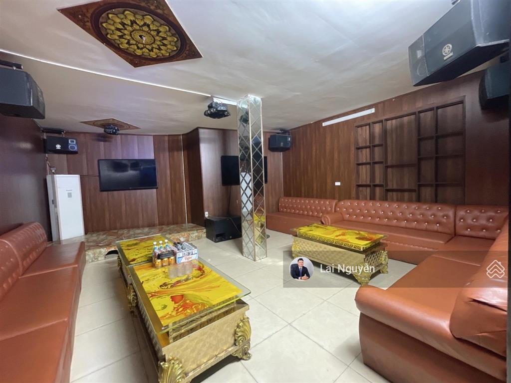 Bán mặt phố văn tiến dũng  52m2  2 mặt thoáng  vỉa hè rộng  ô tô dừng đỗ  đang cho kinh doanh.