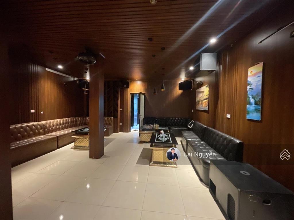 Bán mặt phố văn tiến dũng  52m2  2 mặt thoáng  vỉa hè rộng  ô tô dừng đỗ  đang cho kinh doanh.