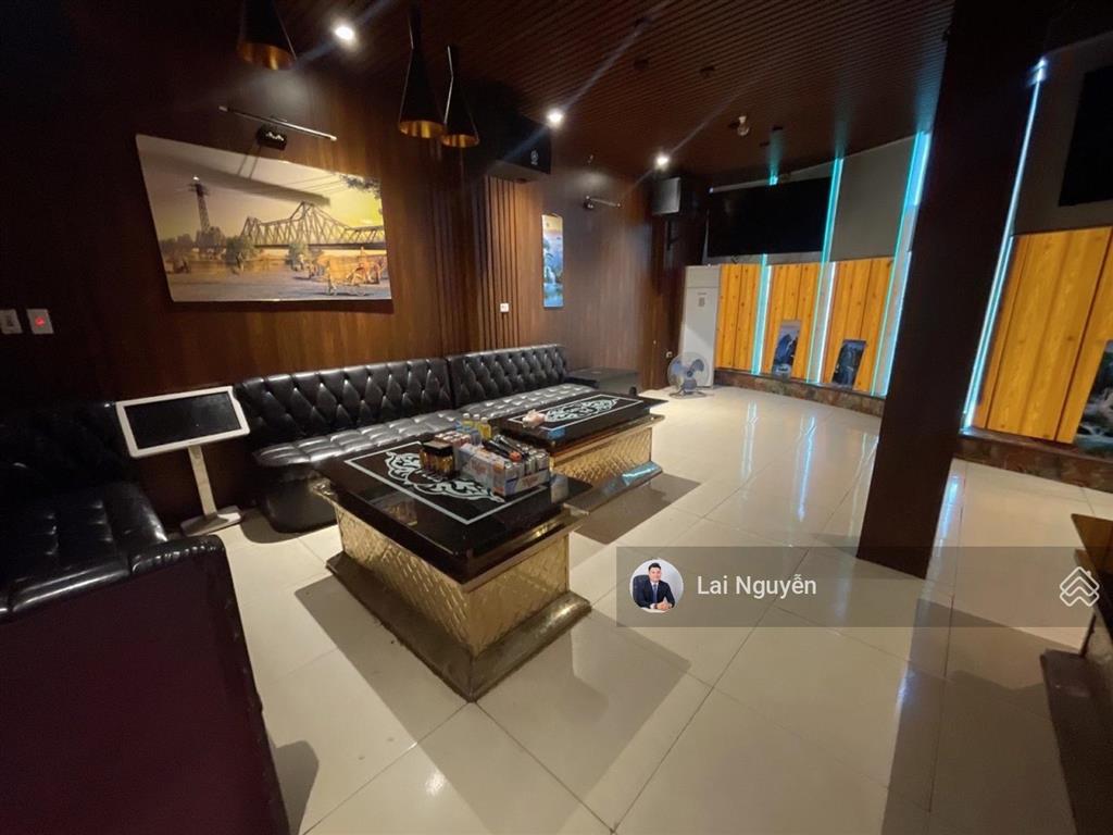 Bán mặt phố văn tiến dũng  52m2  2 mặt thoáng  vỉa hè rộng  ô tô dừng đỗ  đang cho kinh doanh.