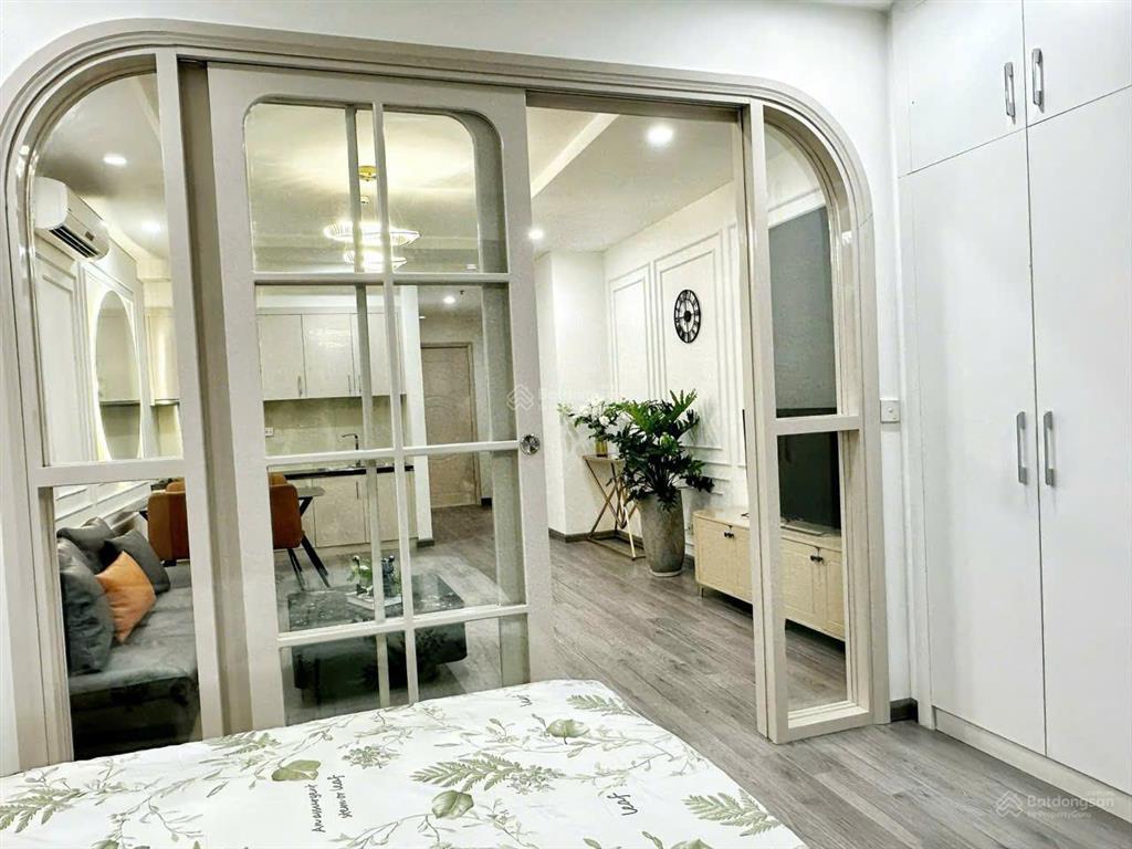 Cho thuê căn hộ 1 phòng ngủ full đồ nhà cực đẹp giá chỉ 12tr/tháng em việt 0868 598 ***
