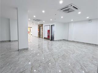 Cho thuê sàn văn phòng 135m2 tại phú diễn  bắc từ liêm (ô tô đỗ cửa)