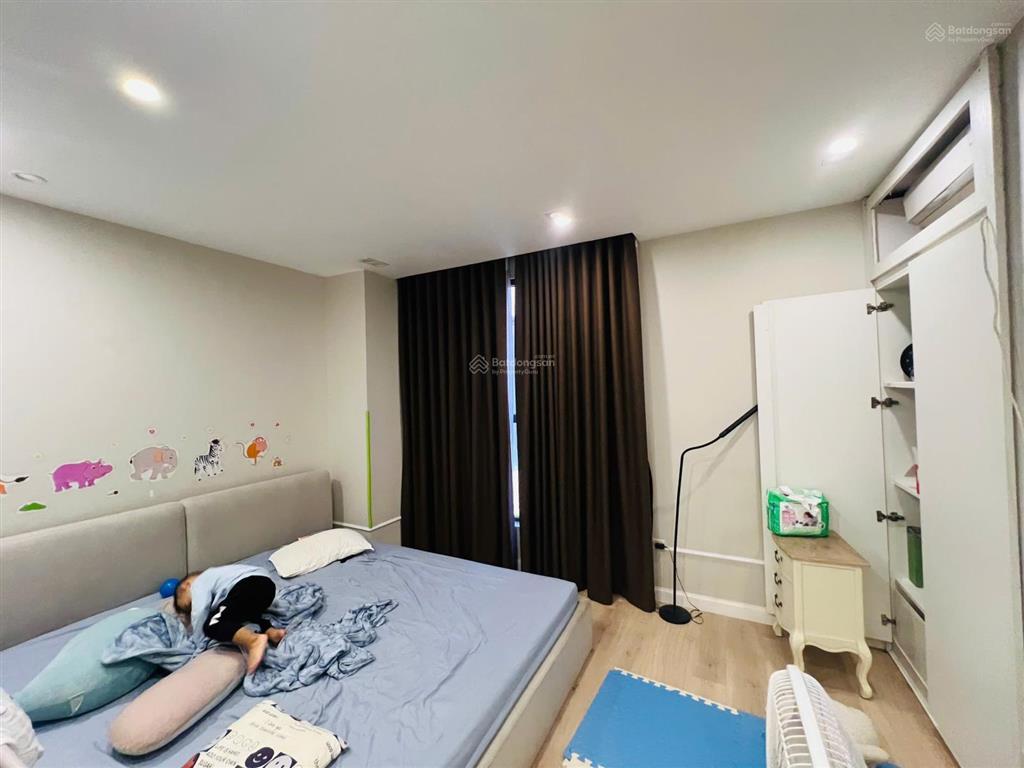 Chính chủ cần bán căn 3 phòng ngủ 129m2, hướng nam, đầy đủ đồ . sẵn sổ. tầng đẹp.