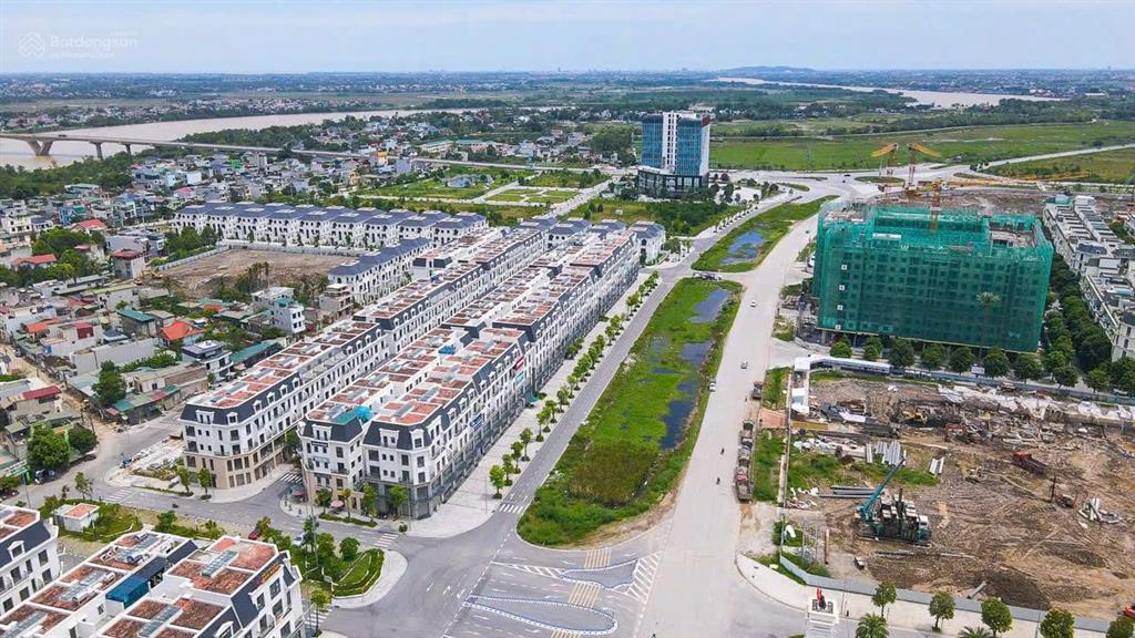 Chính chủ công tác bán gấp căn liền lề central thanh hóa đối diện vimhomes sẵn sổ nhận nhà luôn.