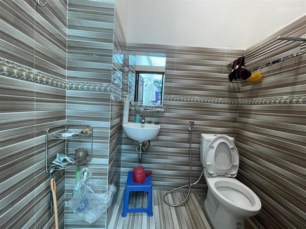 Bán nhà hẻm ô tô  đường xóm chiếu, gần siêu thị go nha trang