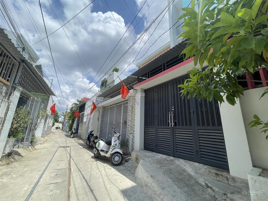 Bán nhà hẻm ô tô  đường xóm chiếu, gần siêu thị go nha trang