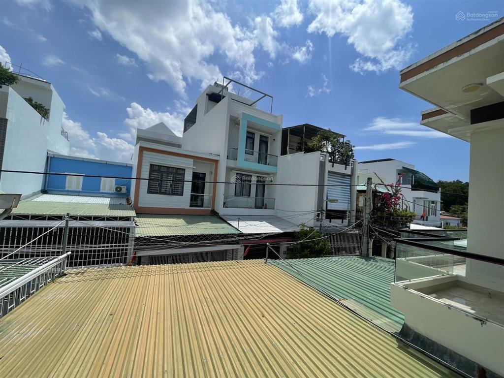Bán nhà hẻm ô tô  đường xóm chiếu, gần siêu thị go nha trang