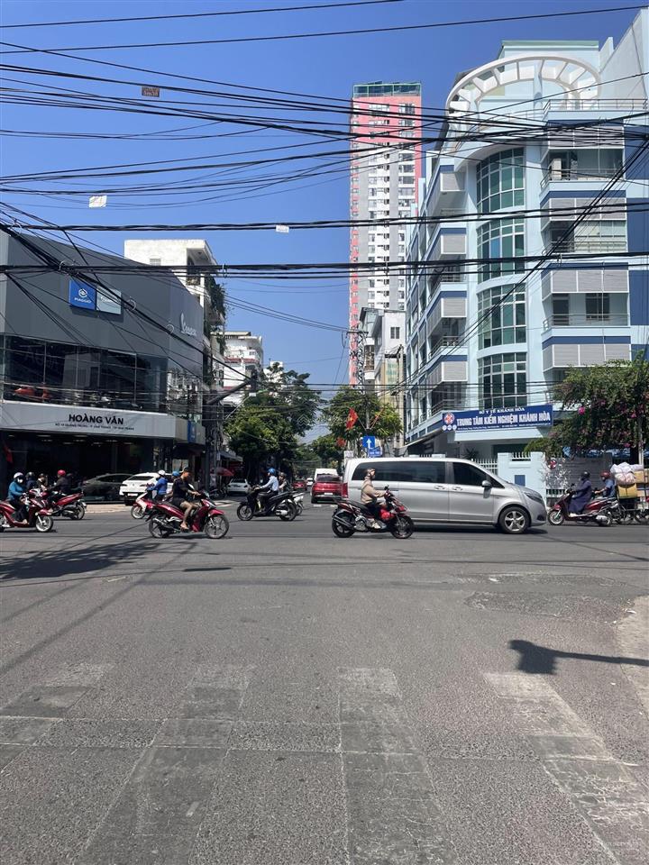 Bán nhà mặt tiền đường hoàng văn thụ, gần ngã 4 quang trung