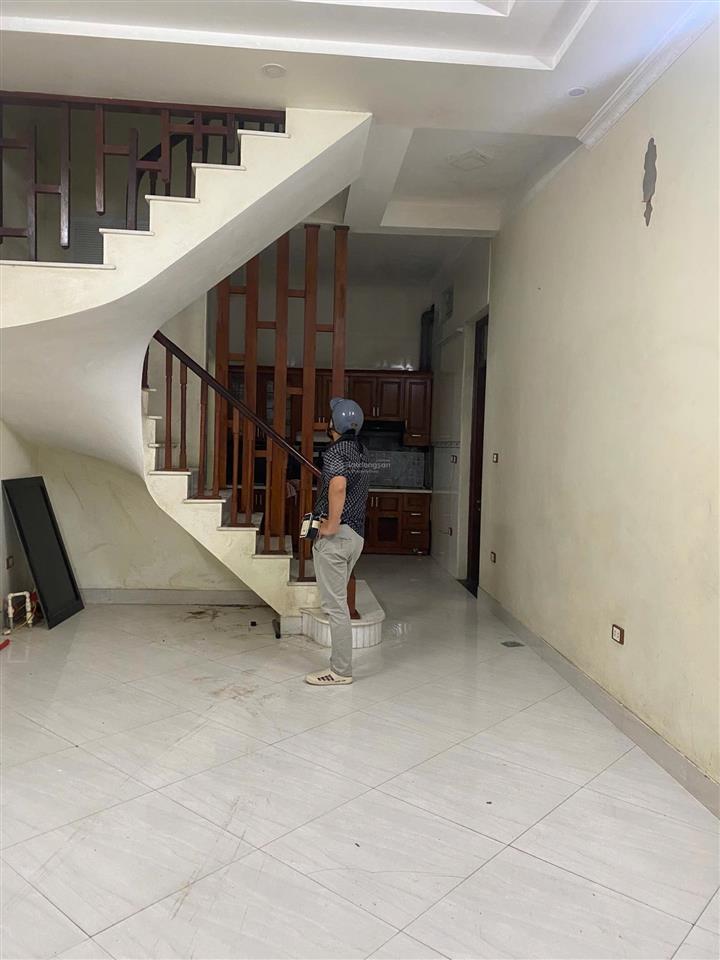 Gia đình tôi cần bán gấp nhà 2,5 tầng lô góc dt 50m2 tại mỹ đình mt 4,2m hậu 4,7m giá 168tr/m2