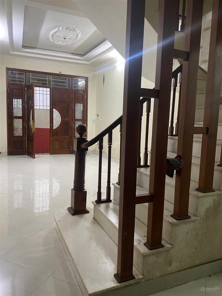 Gia đình tôi cần bán gấp nhà 2,5 tầng lô góc dt 50m2 tại mỹ đình mt 4,2m hậu 4,7m giá 168tr/m2