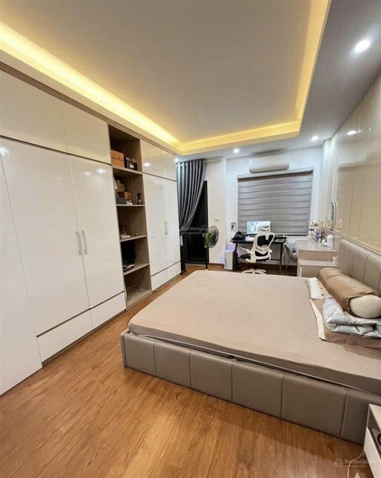 Bán nhà mỹ đình dt 40m x5 tầng mt4m cách oto tránh 20m , trước nhà đường 4m , giá chào 10,x tỷ