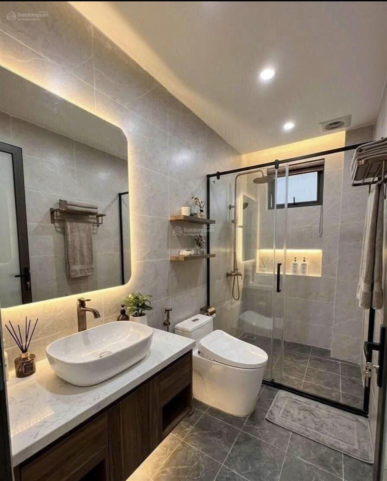 Bán nhà mỹ đình dt 40m x5 tầng mt4m cách oto tránh 20m , trước nhà đường 4m , giá chào 10,x tỷ
