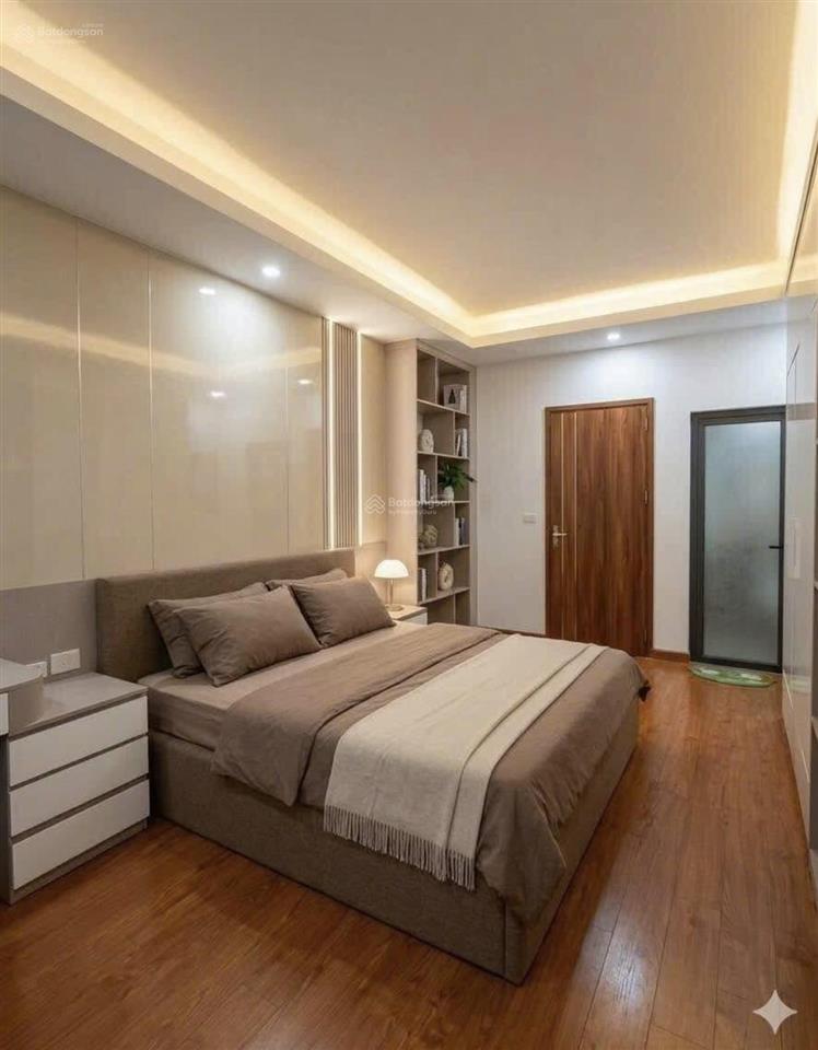 Bán nhà mỹ đình dt 40m x5 tầng mt4m cách oto tránh 20m , trước nhà đường 4m , giá chào 10,x tỷ