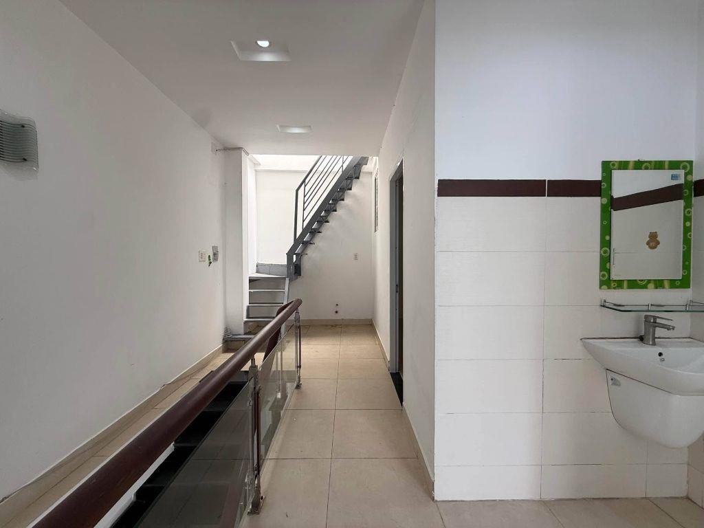 NHÀ ĐƯỜNG Ô TÔ TRÁNH - KDC SÔNG ĐÀ - NGANG 6M - CHỈ 8.3 TỶ