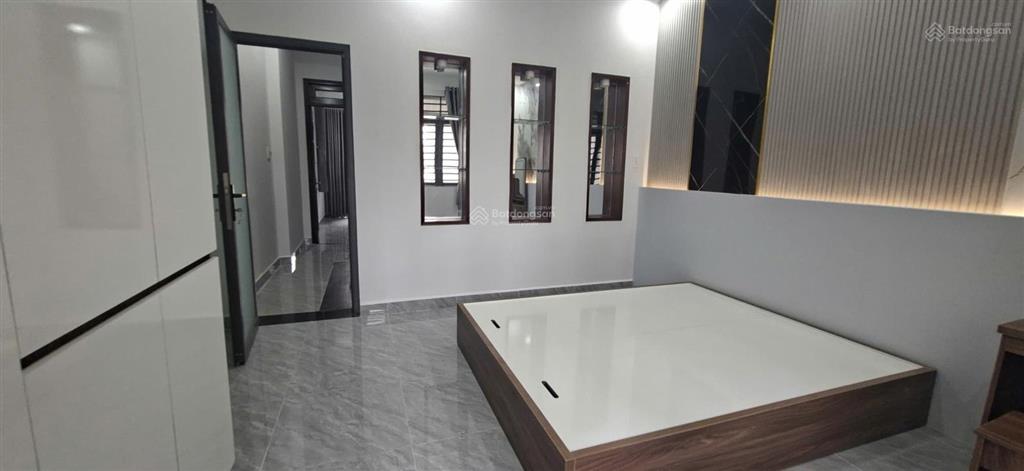 Nhà đẹp full nội thất đ. 385 tnp a. hẻm xe hơi