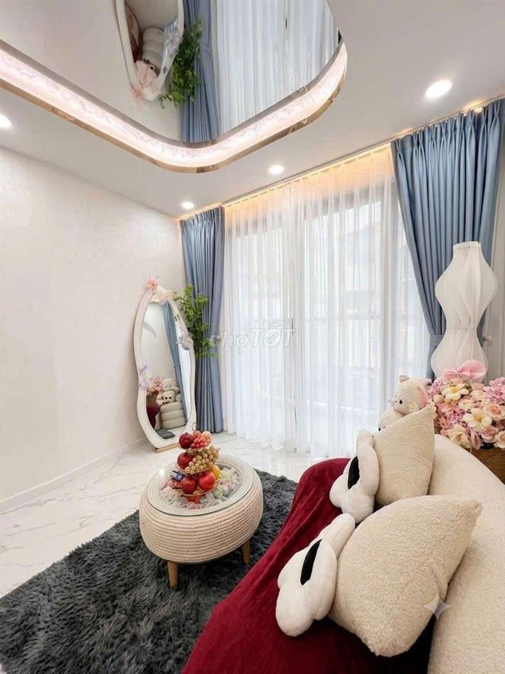  Hẽm xe hơ, sát mặt tiền đườngi Cách Mạng Tháng Tám, Phường Hòa Hưng,