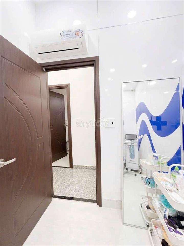 Hẽm xe hơ, sát mặt tiền đườngi Cách Mạng Tháng Tám, Phường Hòa Hưng,