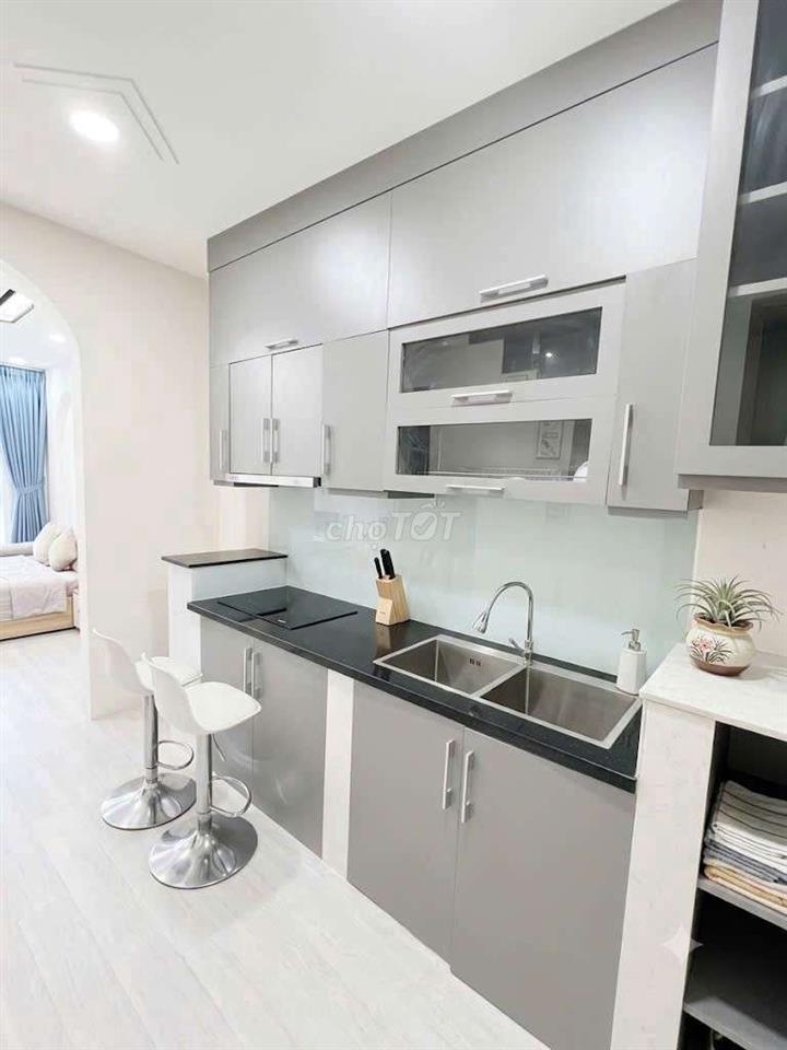  Hẽm xe hơ, sát mặt tiền đườngi Cách Mạng Tháng Tám, Phường Hòa Hưng,
