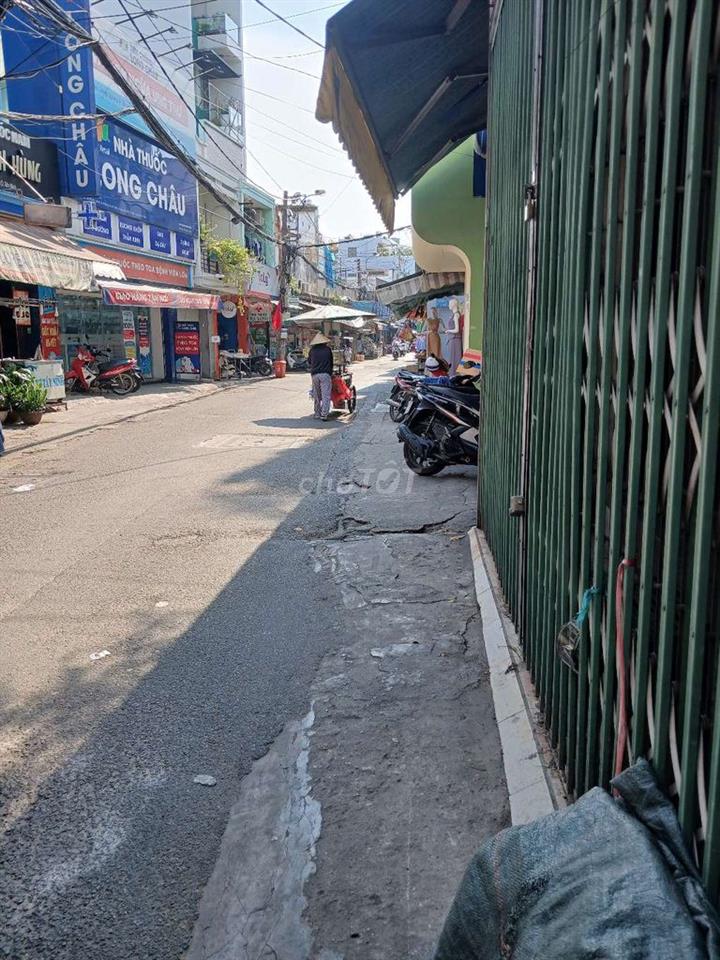 Nhà riêng, ngay chợ Ông Địa, Siêu Thị, Trường Hoc các cấp. 