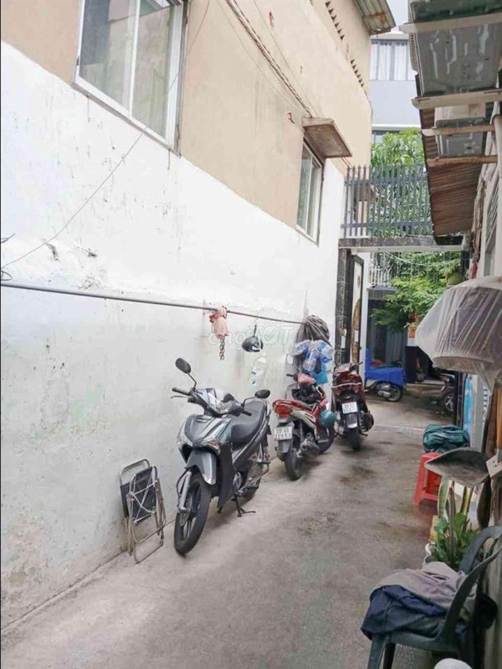 Chinh chủ chia tài sản, ban gấp can nha  gần mât tiền dầu tu cho thue