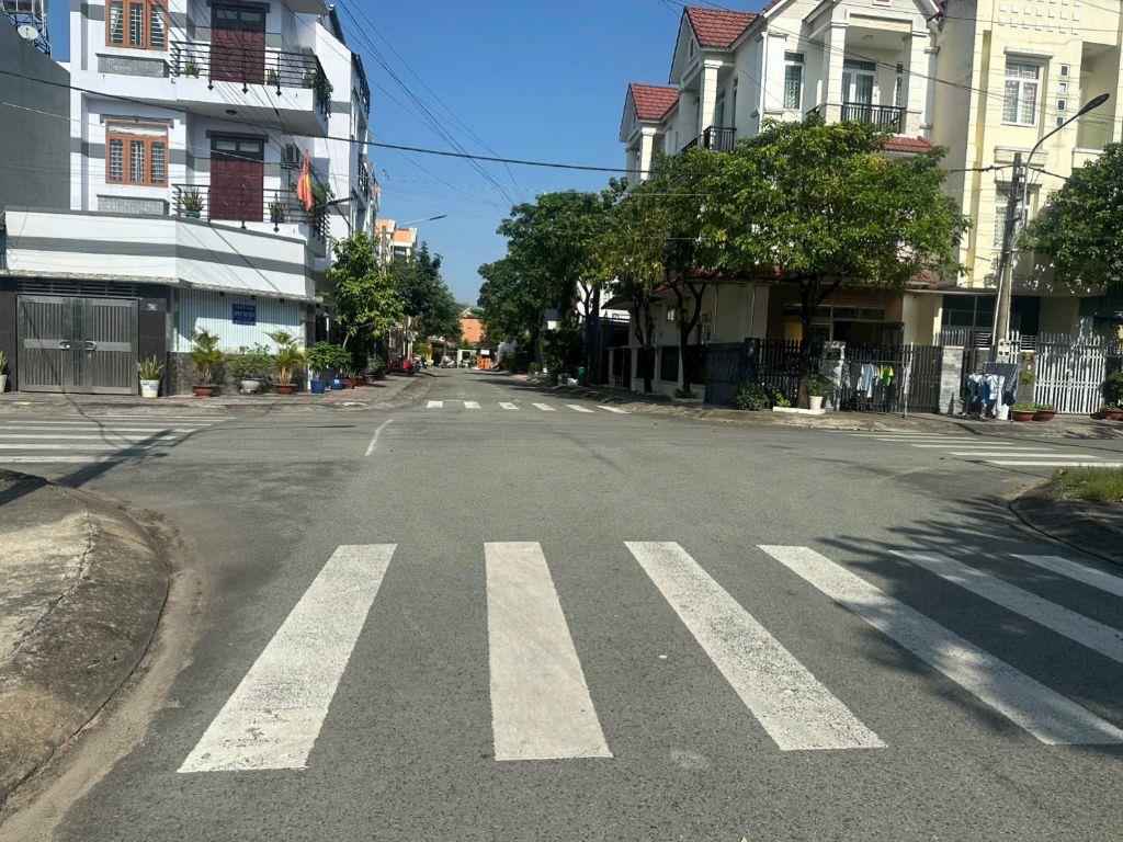 NHÀ ĐẸP NGUYỄN VĂN TIẾT – TRUNG TÂM LÁI THIÊU