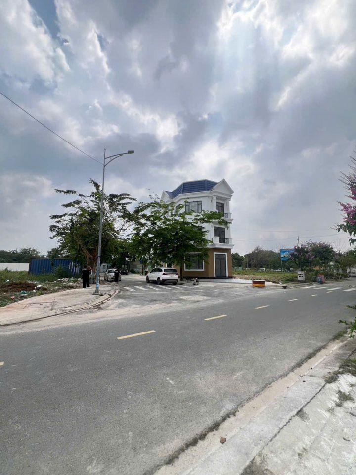 NHÀ ĐẸP NGUYỄN VĂN TIẾT – TRUNG TÂM LÁI THIÊU