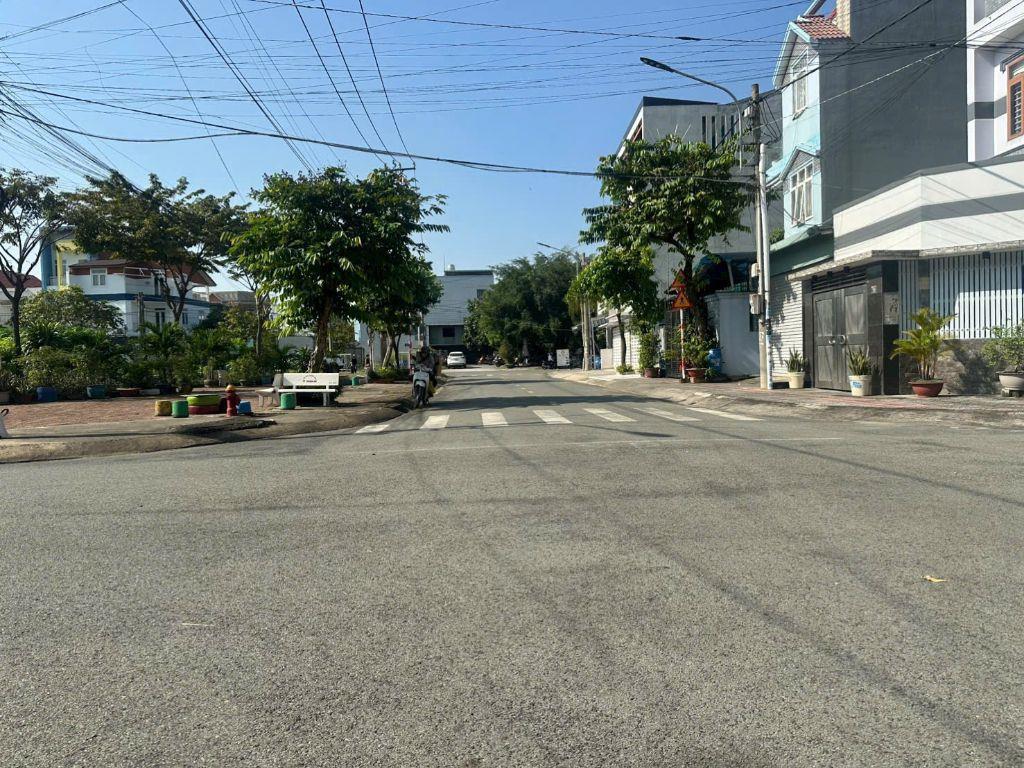 NHÀ ĐẸP NGUYỄN VĂN TIẾT – TRUNG TÂM LÁI THIÊU