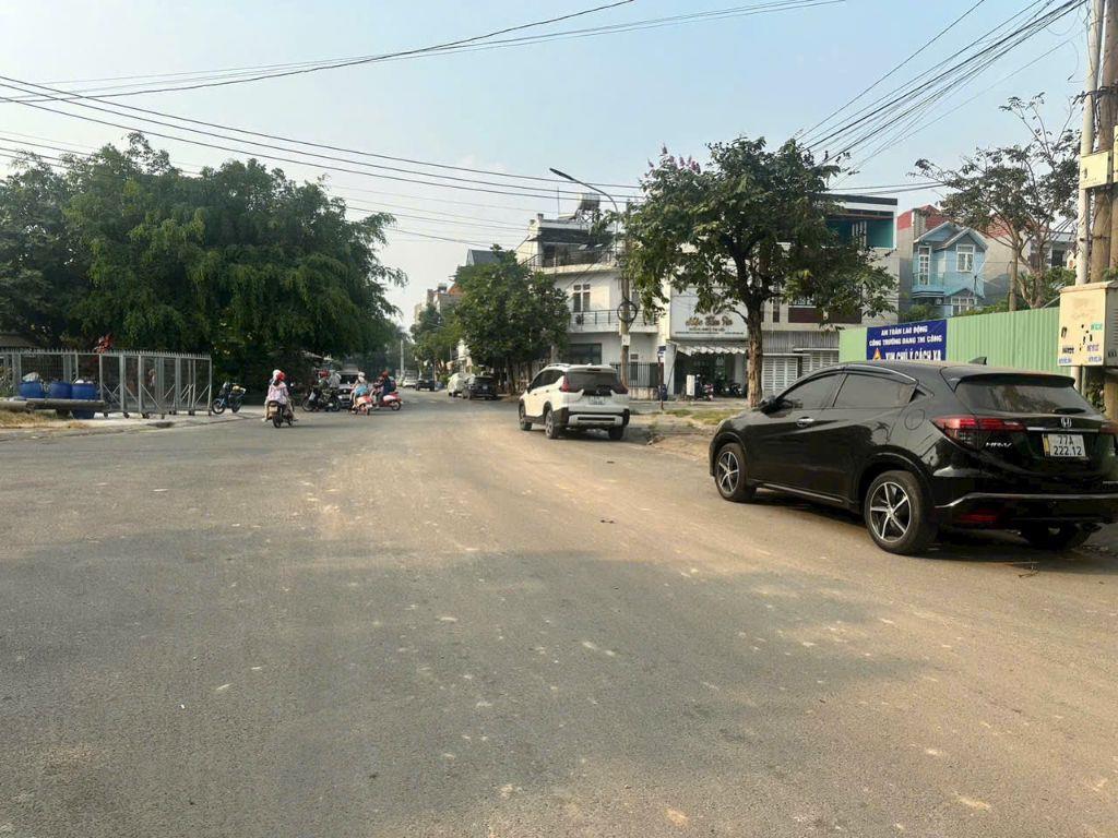 NHÀ ĐẸP NGUYỄN VĂN TIẾT – TRUNG TÂM LÁI THIÊU